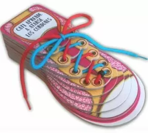 CATI APRENDE A ATARSE LOS CORDONES CATI APRENDE A ATARSE LOS CORDONES