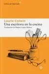 UNA ESCRITORA EN LA COCINA UNA ESCRITORA EN LA COCINA